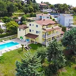 Family-friendly With Swimming Pool Valkarin, - 24238 דירה *