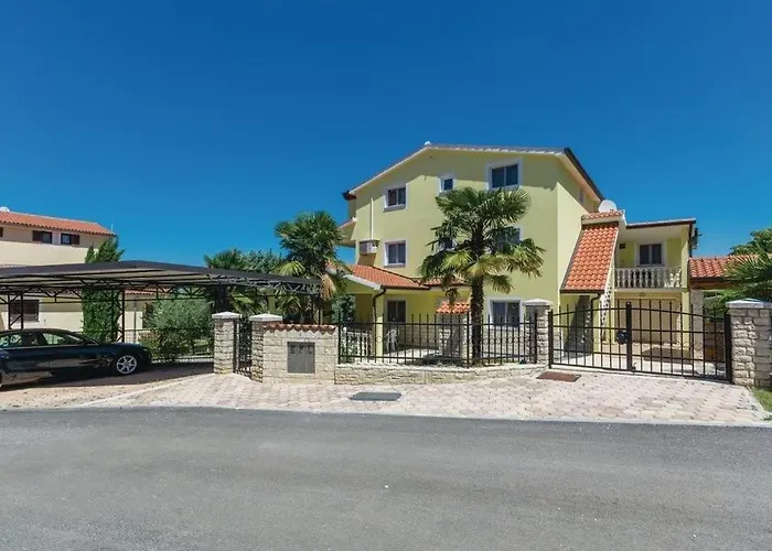 Daire Family-friendly With Swimming Pool Valkarin, - 24238 Poreč